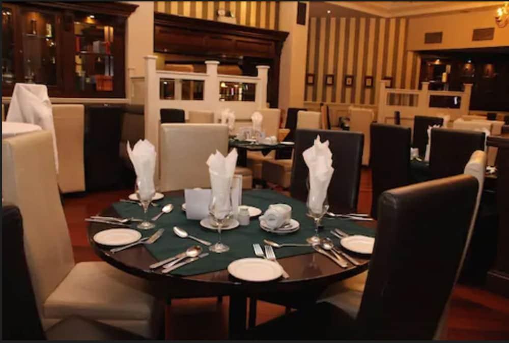 The Royal Hotel & Leisure Centre Bray Buitenkant foto